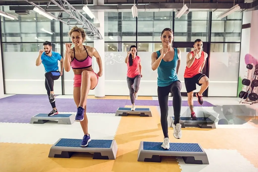 Cours de STEP à tout âge chez Rythme et Fitness Autun