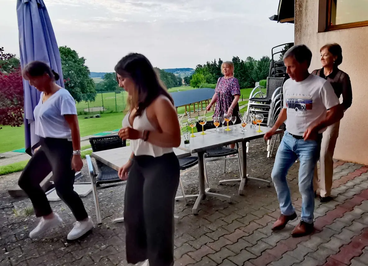 Ambiance festive et danse chez Rythme et Fitness